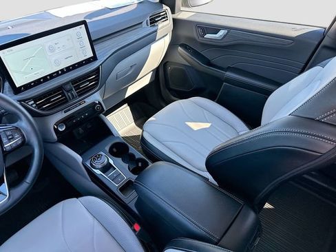Used 2025 Ford Escape Platinum w/ Premium Technology Package image 23