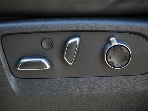 Used 2023 Cadillac Escalade Sport Platinum w/ LPO, ONYX Package image 19