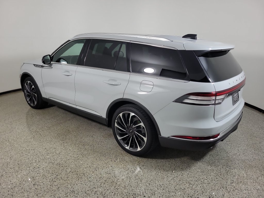 New 2027 Lincoln Aviator Reserve RWD image 3