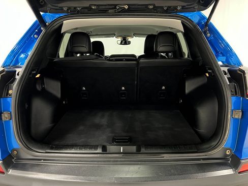 Used 2019 Jeep Cherokee Trailhawk AWD/4WD image 28