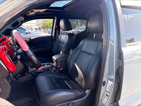 Used 2023 Toyota Tacoma TRD Off-Road w/ TRD Premium Off Road Package AWD/4WD image 20