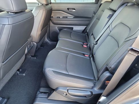 New 2026 Nissan Pathfinder SL image 7