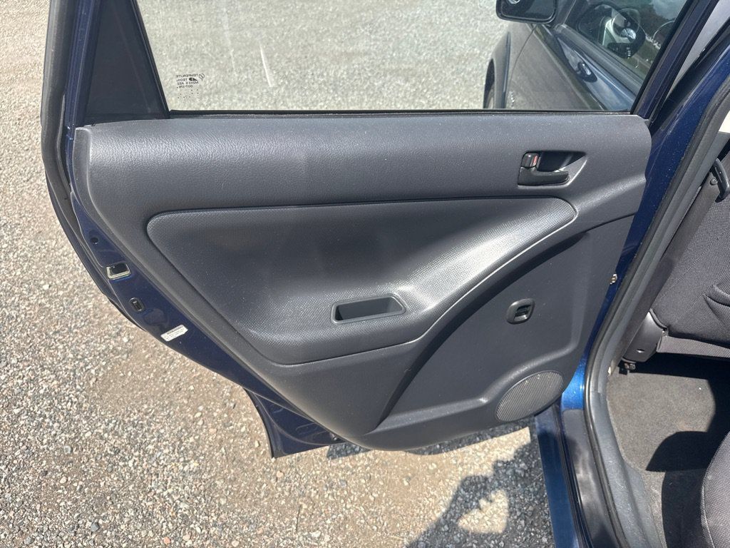 Used 2004 Pontiac Vibe w/ Power Group Value Package FWD image 15