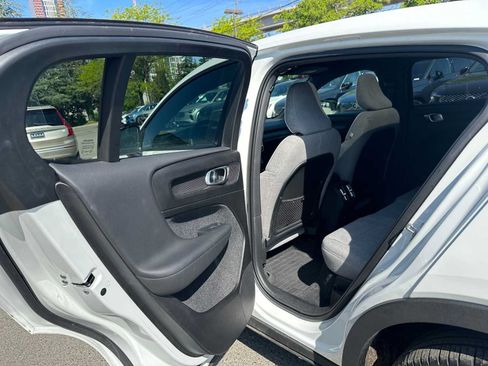 Certified 2023 Volvo C40 P8 Recharge Ultimate w/ Protection Package Premier AWD/4WD image 17