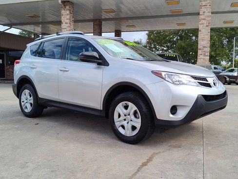 Used 2015 Toyota RAV4 LE image 9