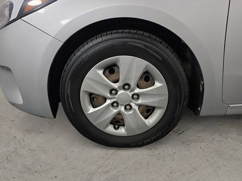 Used 2017 Kia Forte LX FWD image 9
