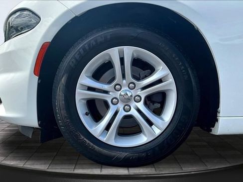 Used 2018 Dodge Charger SXT RWD image 33