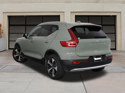 Certified 2025 Volvo XC40 B5 Plus image 2
