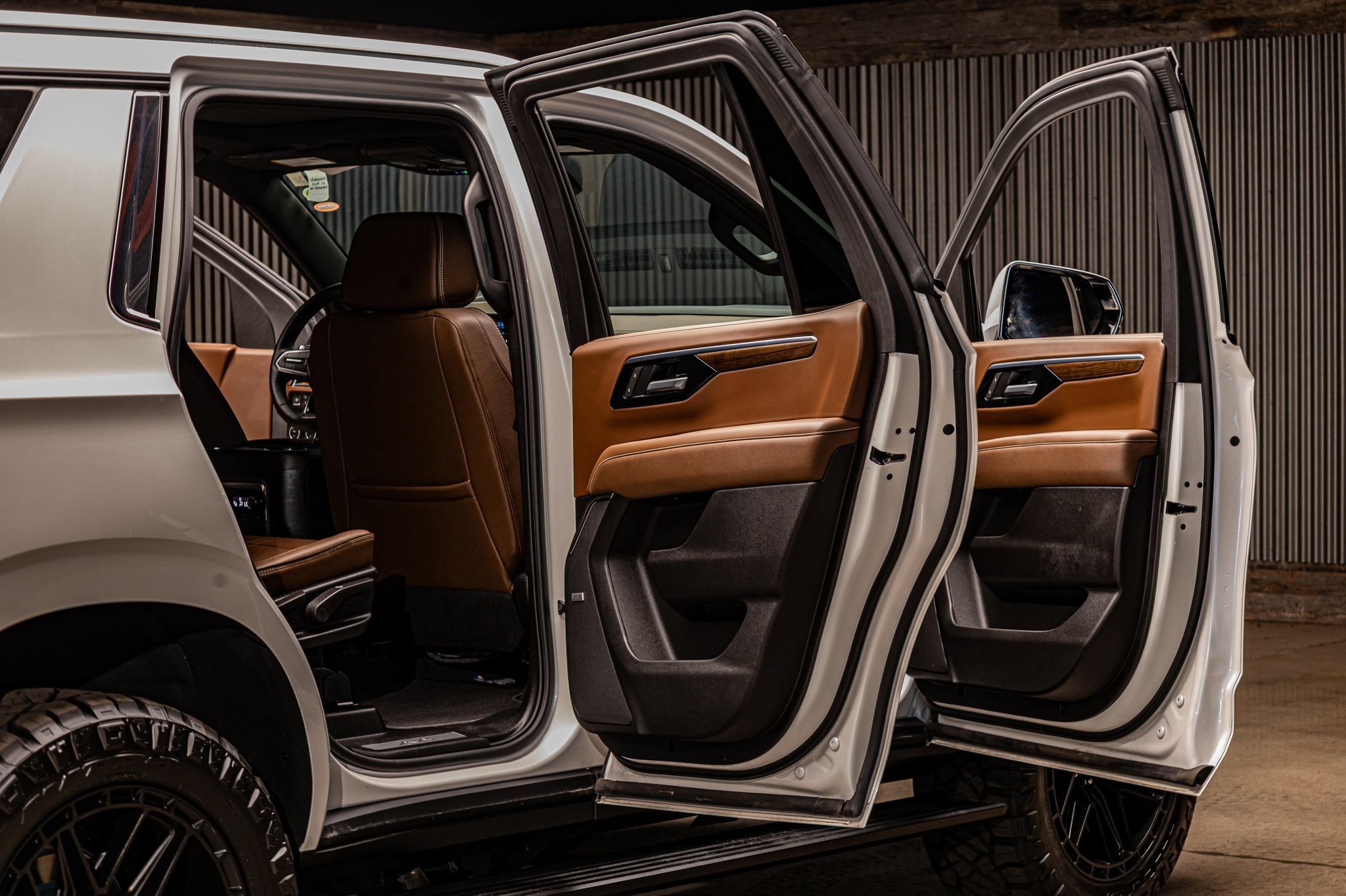 Used 2025 Chevrolet Tahoe High Country AWD/4WD image 41