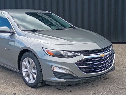 Used 2025 Chevrolet Malibu LT FWD image 3
