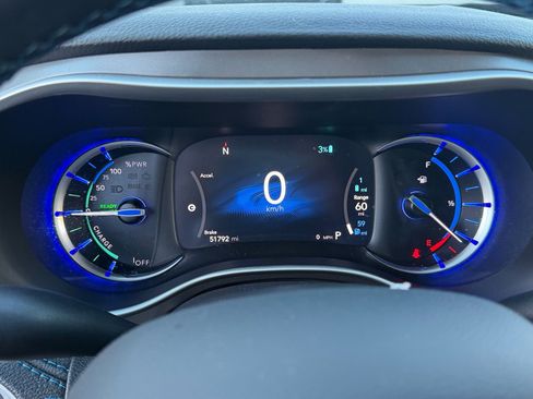 Used 2021 Chrysler Pacifica Touring-L FWD image 24