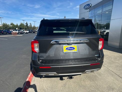 Used 2020 Ford Explorer XLT w/ Equipment Group 202A image 3