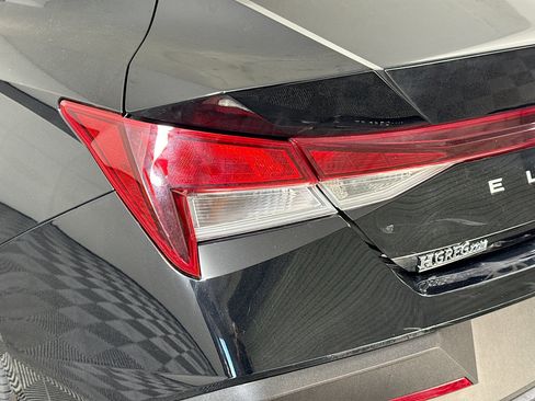 Used 2025 Hyundai Elantra SE image 34