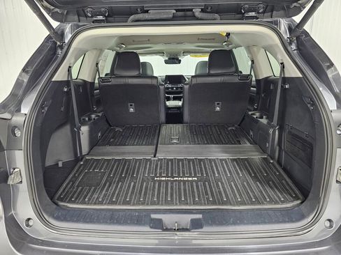 Used 2024 Toyota Highlander XLE AWD/4WD image 15