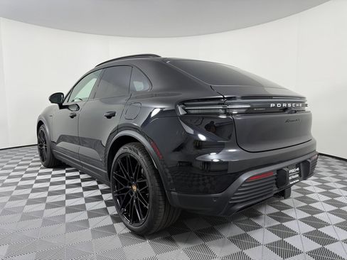 Certified 2025 Porsche Macan 4S Electric AWD/4WD image 3