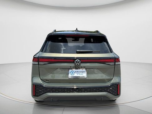 New 2026 Volkswagen Tiguan SE R-Line FWD image 6