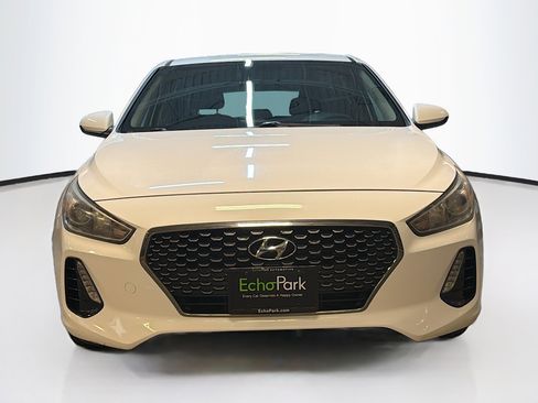 Used 2018 Hyundai Elantra GT image 2