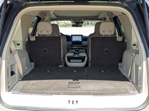 Used 2018 Lincoln Navigator Reserve w/ Technology Package image 47