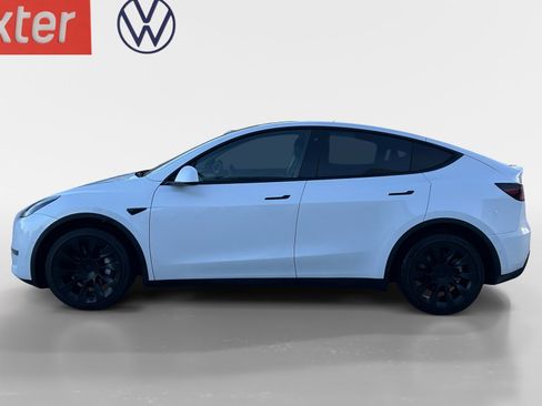 Used 2022 Tesla Model Y Long Range image 2