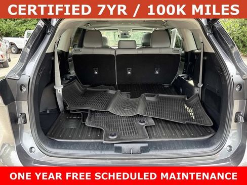 Used 2021 Toyota Highlander XLE AWD/4WD image 12
