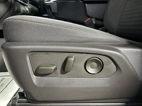 Used 2022 Chevrolet Silverado 1500 Custom Trail Boss AWD/4WD image 17