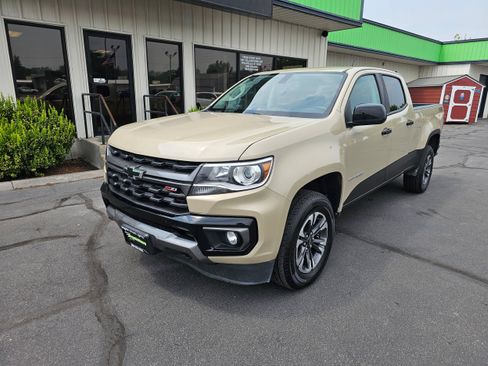 Used 2021 Chevrolet Colorado Z71 AWD/4WD image 2
