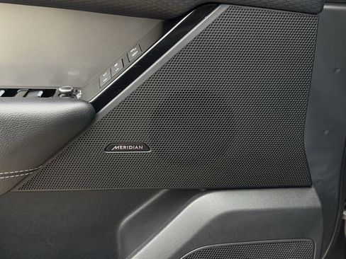 Used 2018 Land Rover Range Rover Velar S image 25