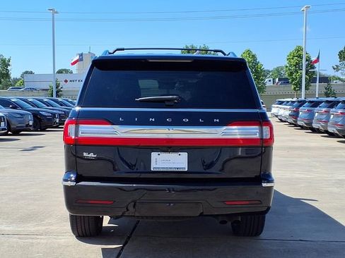 Certified 2021 Lincoln Navigator Reserve w/ Luxury Package AWD/4WD image 22