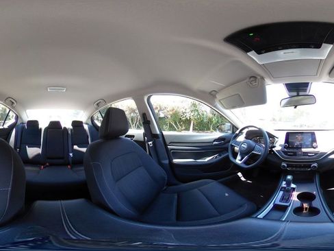 Used 2025 Nissan Altima 2.5 SV FWD image 42