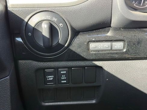 Used 2021 Nissan Titan SV w/ SV Convenience Package AWD/4WD image 15