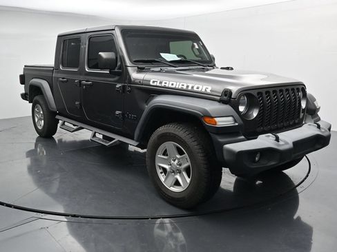 Used 2020 Jeep Gladiator Sport w/ Quick Order Package 24S AWD/4WD image 2