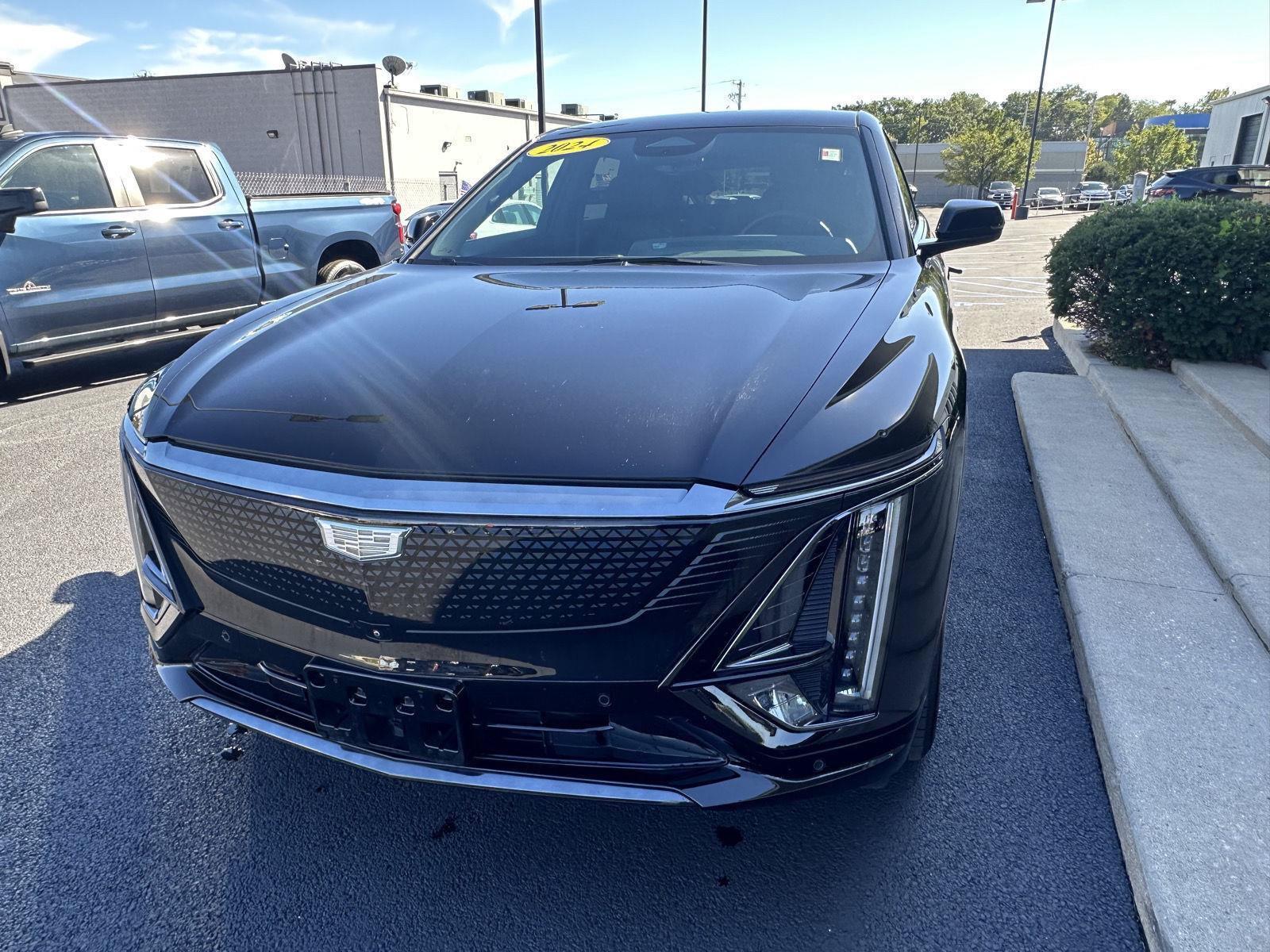 Used 2024 Cadillac Lyriq Sport AWD/4WD image 6