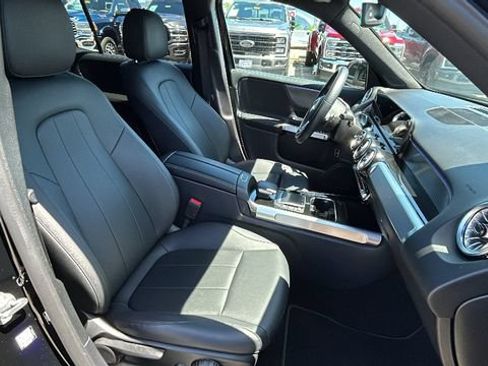 Used 2022 Mercedes-Benz GLB 250 w/ Premium Package Lite image 11