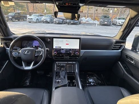 Used 2025 Lexus GX 550 image 16