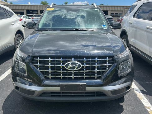 Certified 2023 Hyundai Venue SEL FWD image 7