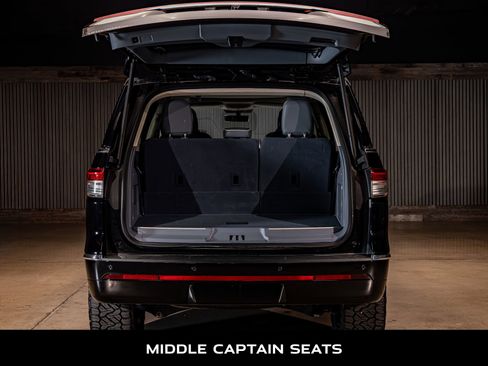 Used 2024 Lincoln Navigator Black Label image 9
