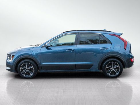 Used 2023 Kia Niro EX w/ EX Cold Weather Package FWD image 2