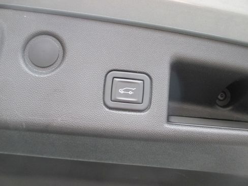 Used 2023 Chevrolet Equinox RS w/ LPO, Floor Liner Package image 11