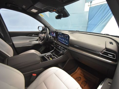 Used 2026 Chevrolet Traverse High Country w/ LPO, Floor Liner Package FWD image 23