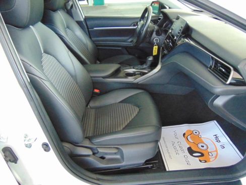 Used 2022 Toyota Camry SE FWD image 7