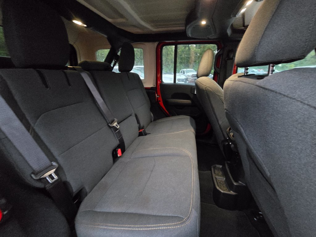 Used 2024 Jeep Wrangler Unlimited Sahara AWD/4WD image 21