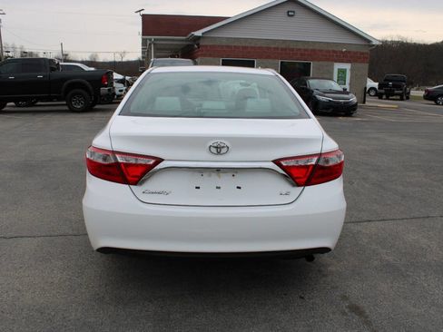Used 2016 Toyota Camry LE image 4