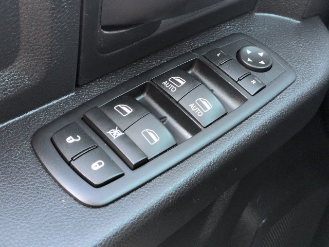 Used 2017 RAM 1500 Express RWD image 24