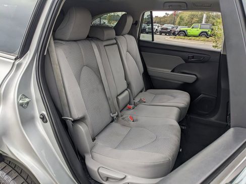 Used 2023 Toyota Highlander L image 41