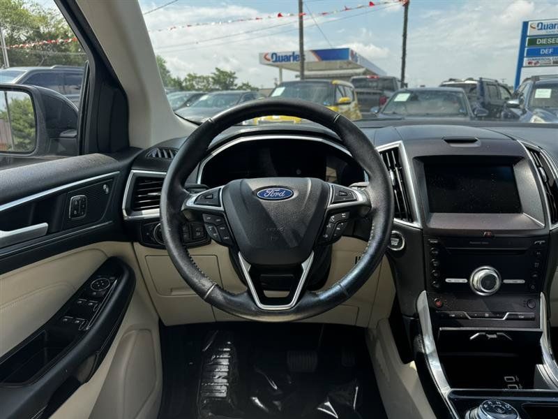 Used 2019 Ford Edge Titanium FWD image 15