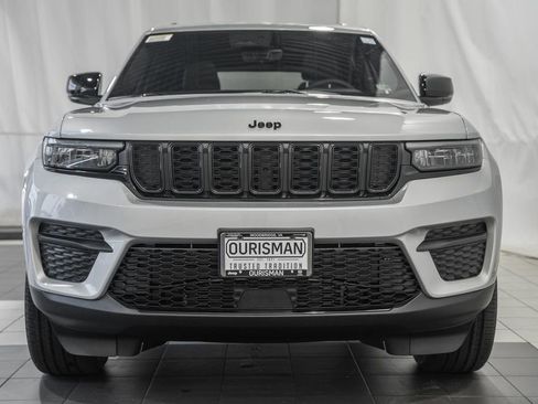 New 2025 Jeep Grand Cherokee Altitude image 2