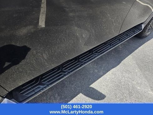Used 2018 Nissan Armada Platinum w/ Captain Seat Package RWD image 9