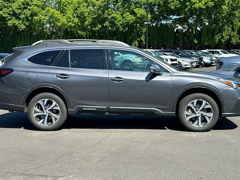 Used 2022 Subaru Outback Touring AWD/4WD image 3