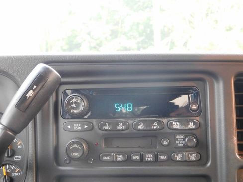 Used 2004 GMC Sierra 1500 SLE RWD image 11