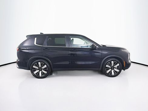Used 2025 Mitsubishi Outlander SE FWD image 10